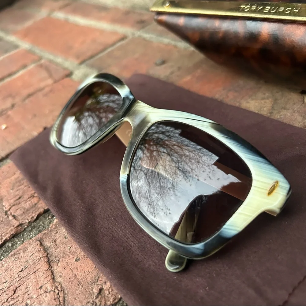 TORY BURCH SUNGLASSES with dust bag and Case